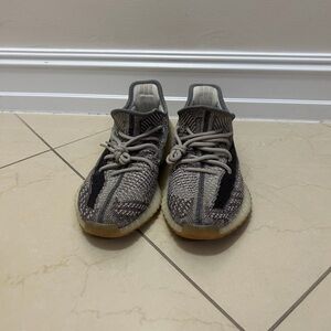 Yeezy Sneakers - Gray and Black